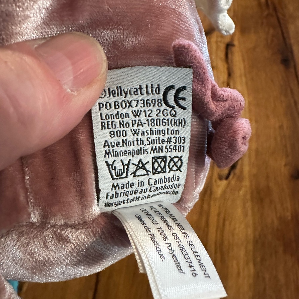 Retired Jellycat Piggy Might Fly with dust bag JCINC3863 - Picture 6 of 7